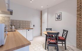 Modern Apartment Close To City Centre